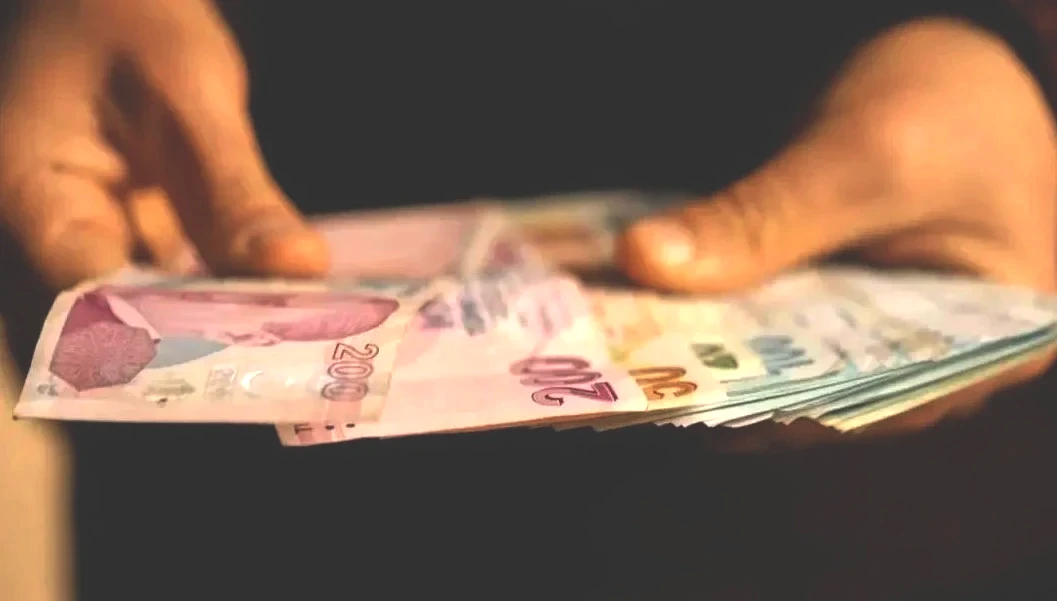 2007 sigorta girişi olanlar ne zaman emekli olacak? Kadın: 50 yaş / 6.925 prim. Erkek: 52 yaş / 6.925 prim.